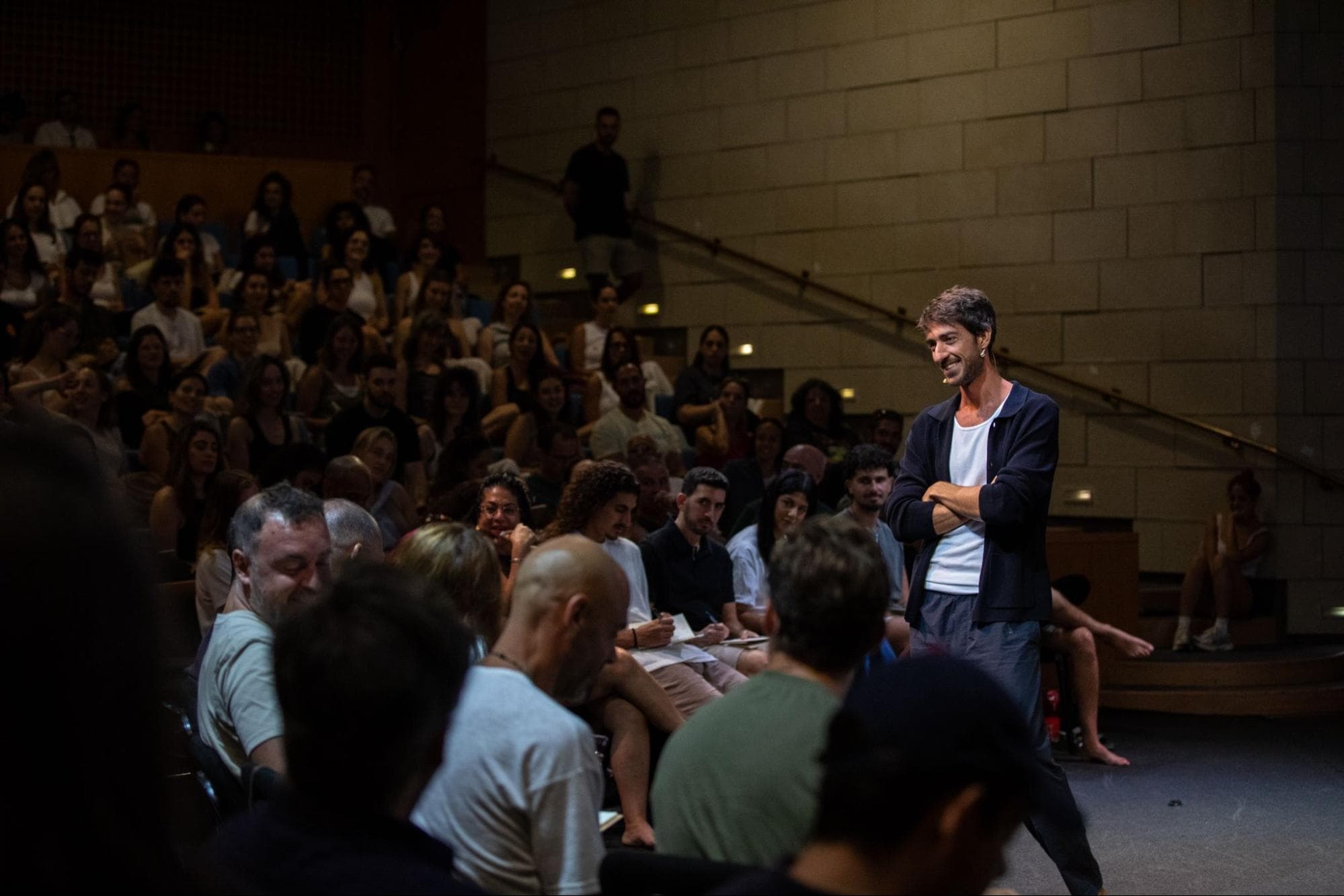 Matan Hakimi speaking to an audience